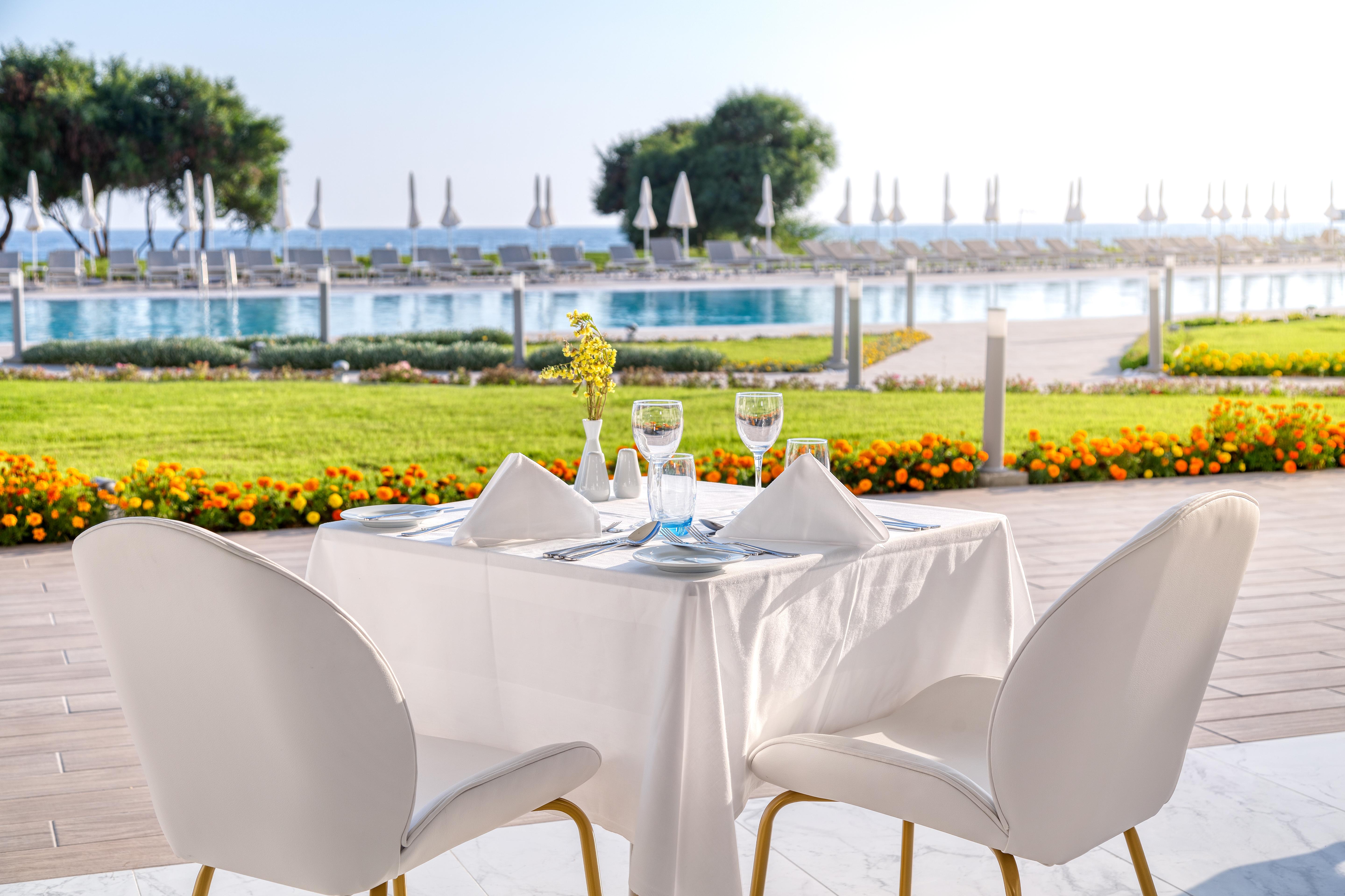 Ivi Mare - Designed For Adults By Louis Hotels Geroskipou Екстериор снимка The resort's pool