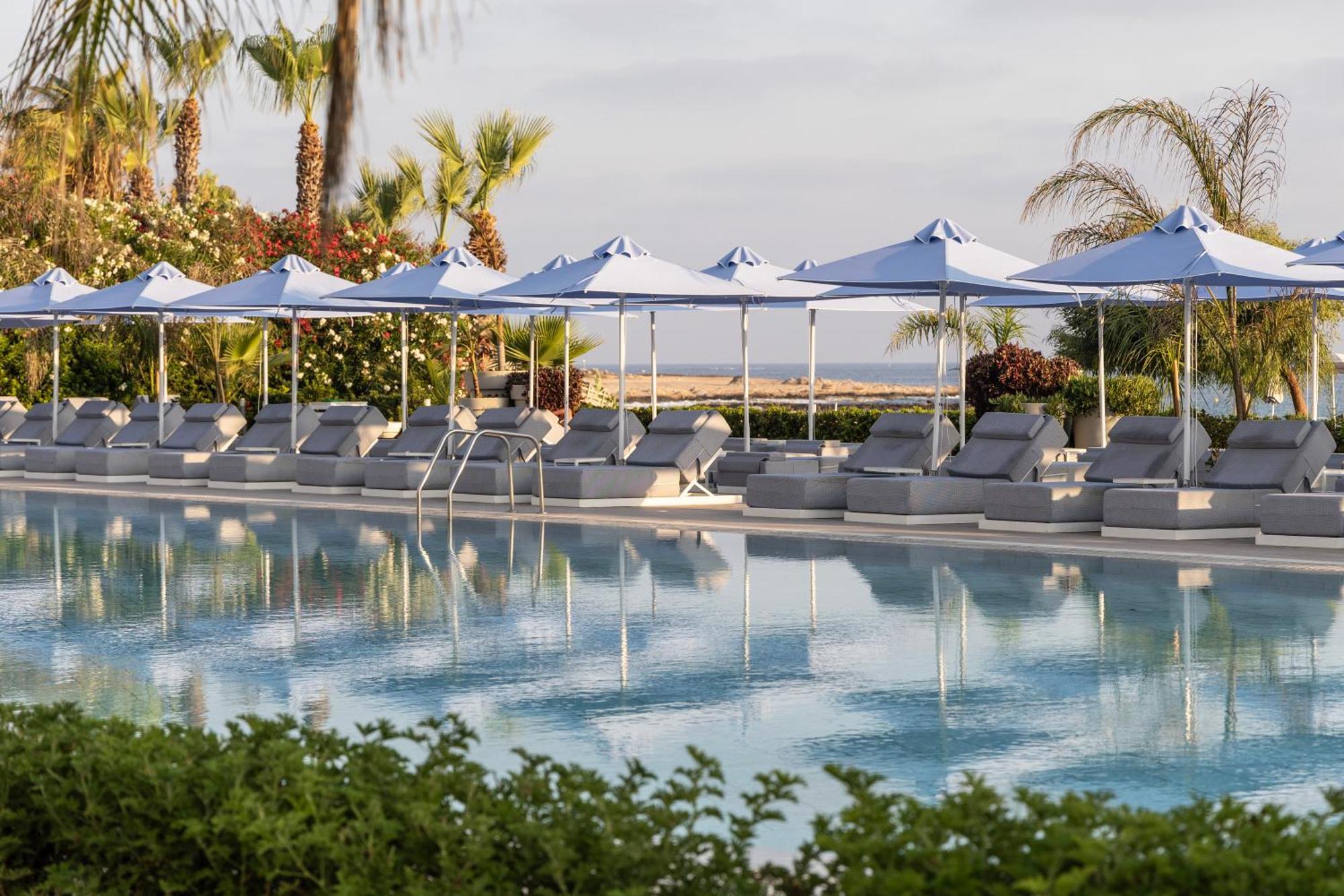 Ivi Mare - Designed For Adults By Louis Hotels Geroskipou Екстериор снимка The pool at the Westin Resort, Costa Navarino