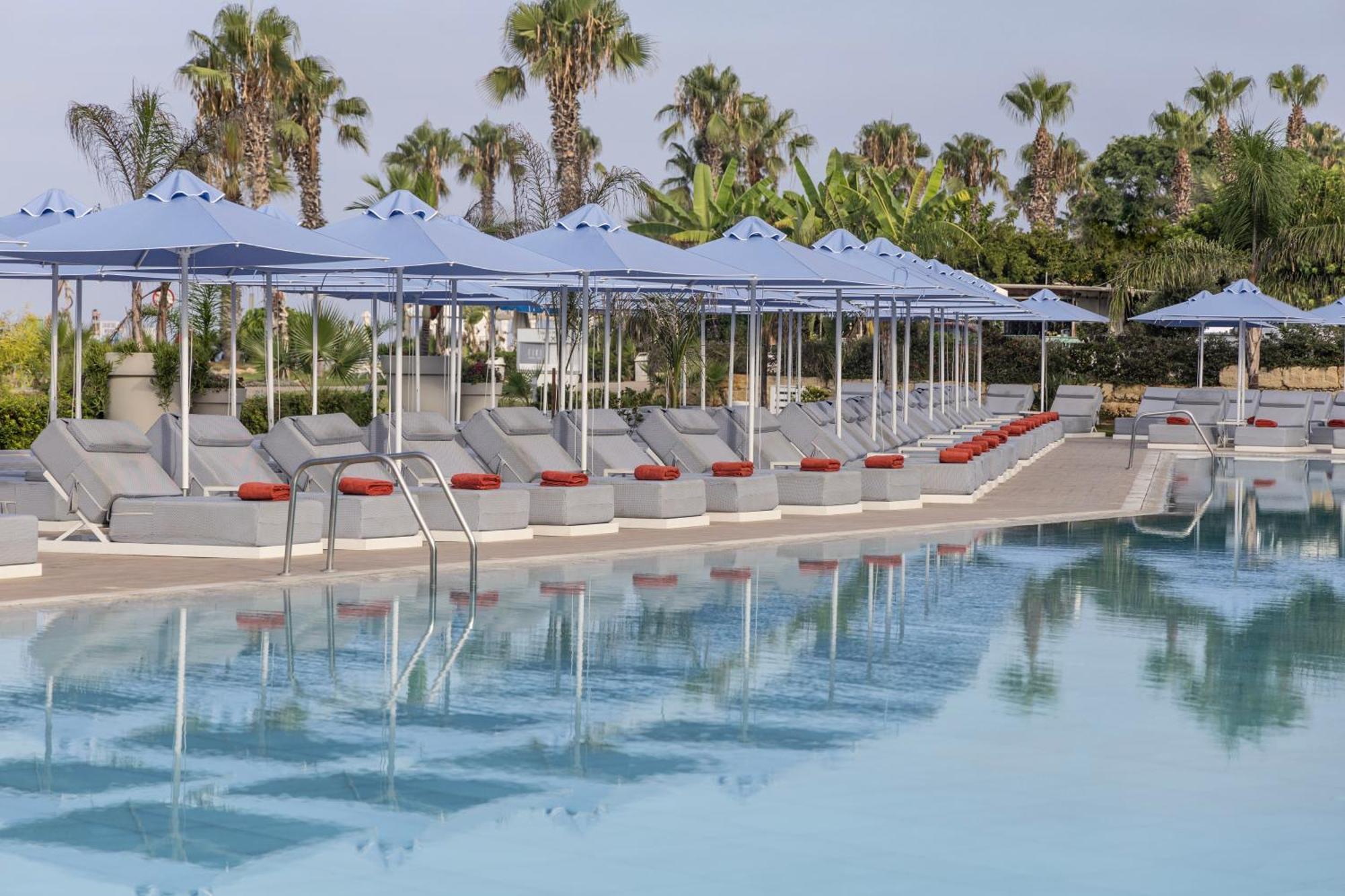Ivi Mare - Designed For Adults By Louis Hotels Geroskipou Екстериор снимка Pool at the resort